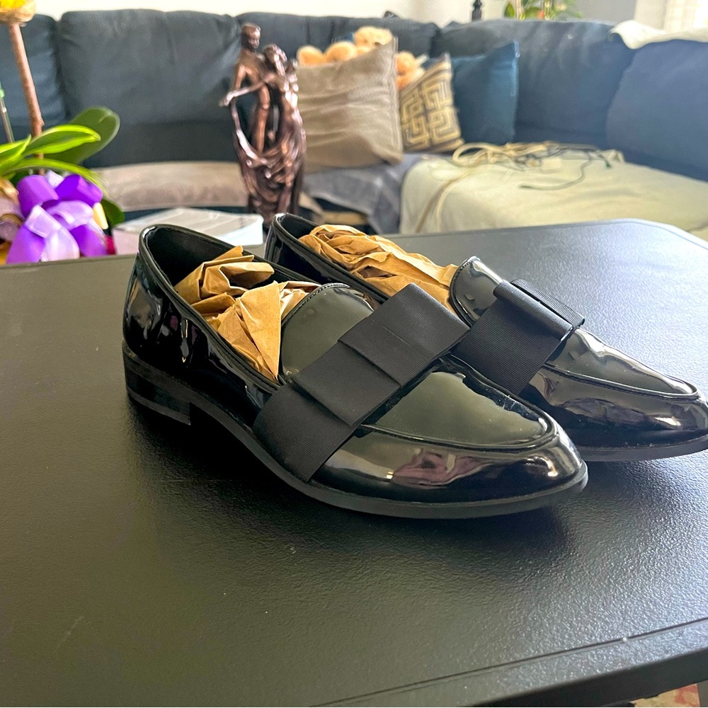 Lightly used Aldo patent leather loafer Women’s size 8